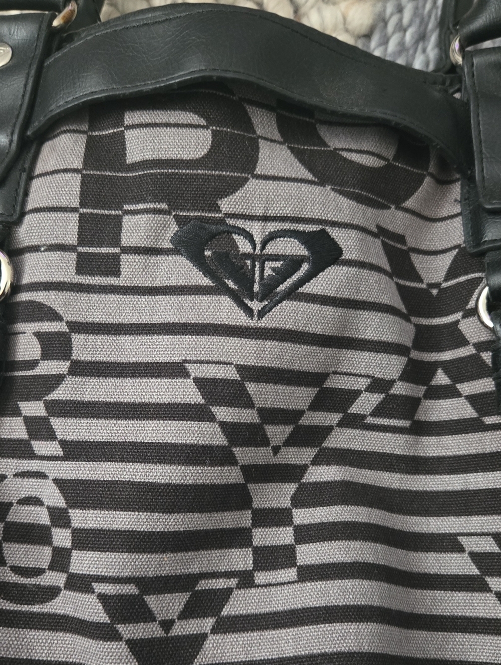 ROXY CANVAS BAG 🩶🖤 - Picture 5 of 7